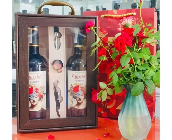 Set Quà Tặng Hộp Gỗ Mặt Kính 2 chai Vang Ý CLARETA