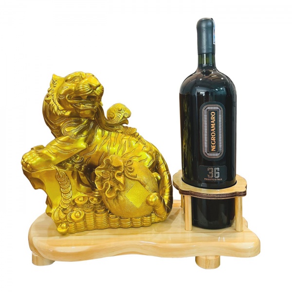 Kệ hổ linh vật trang trí rượu vang Ý 36 Negroamaro 1.5 lít