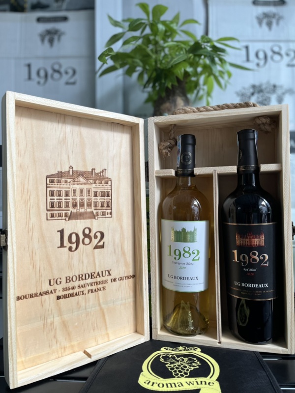 Set Quà Tặng  Hộp Gỗ 2 Chai Vang Pháp 1982 UG Bordeaux